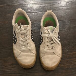 Cariuma Off-White Sneakers with Black Accent